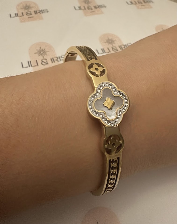 Bangle-Pearl Colored Clover