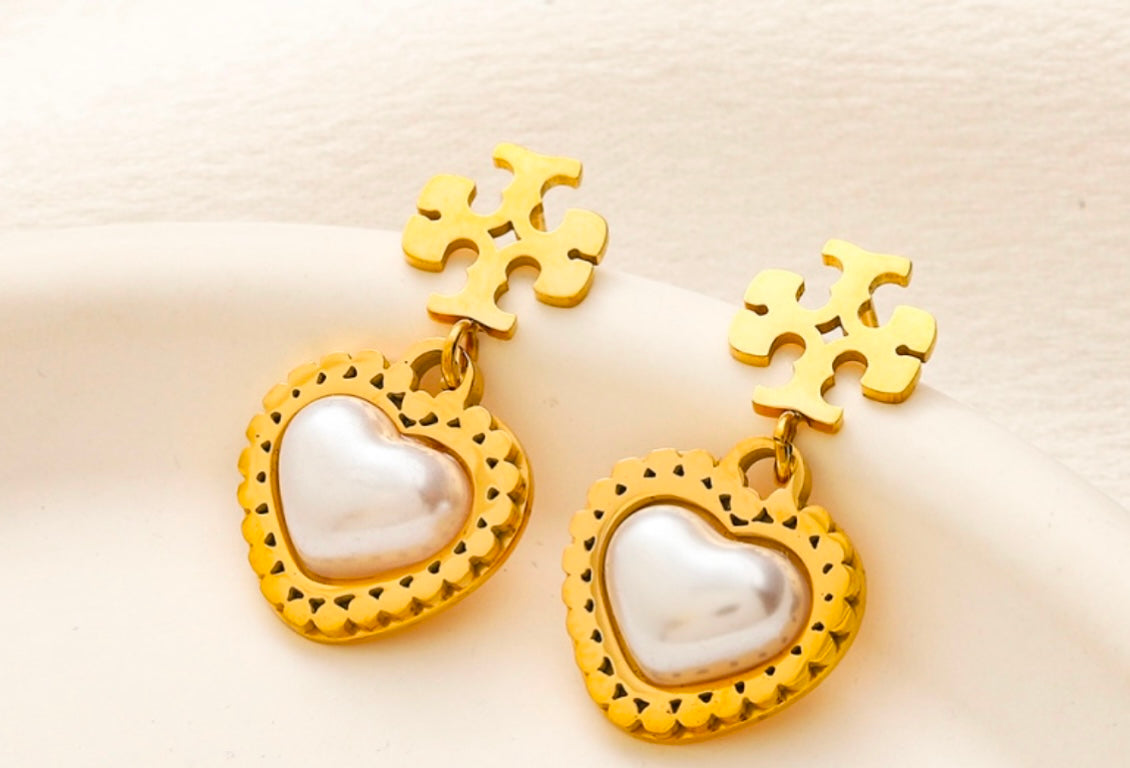 Earrings-Pearly white heart