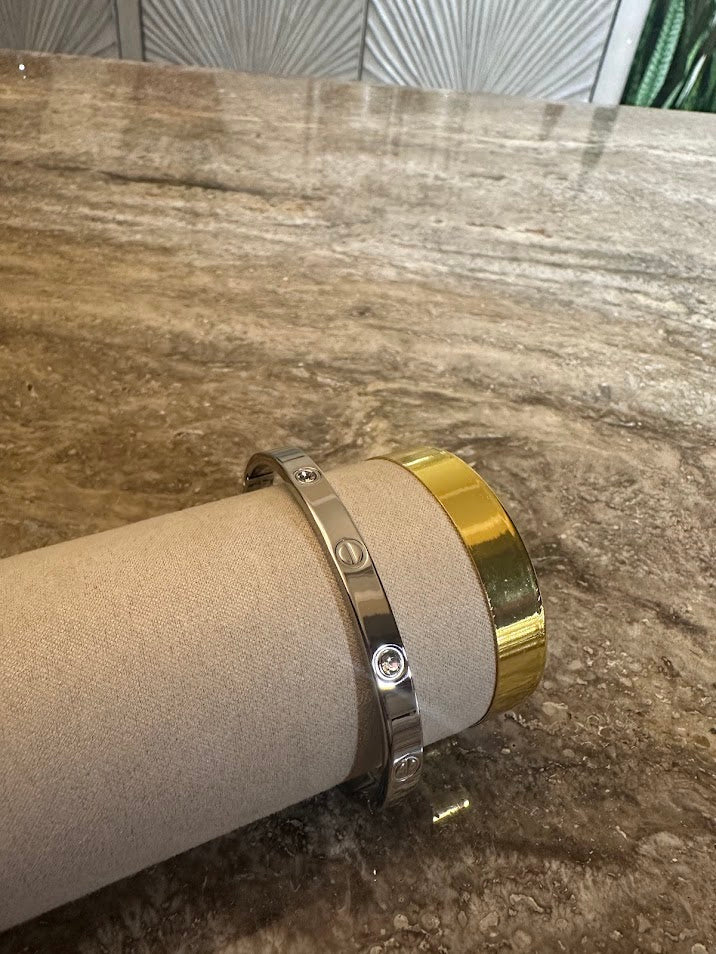 Bangles-Silver color with Skipped Zircon